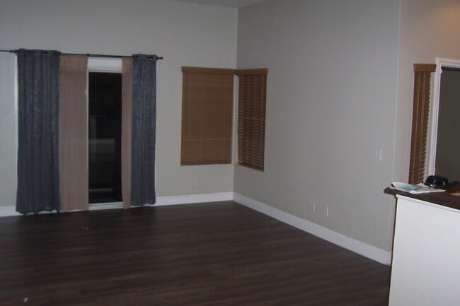 Building Photo - Beautiful 3 Bedroom 2 Bathroom Condo Cats ...
