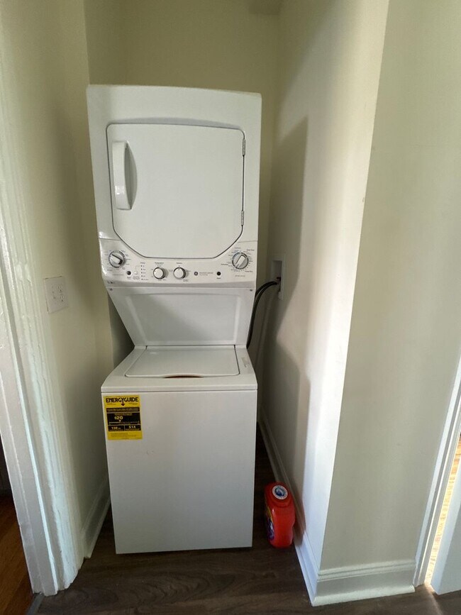 Building Photo - 322 E Broad St