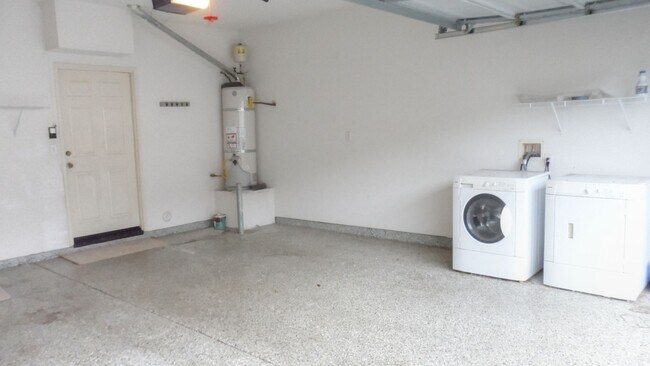 Building Photo - Charming 2 Bed/2 Bath Townhouse In Redlands!