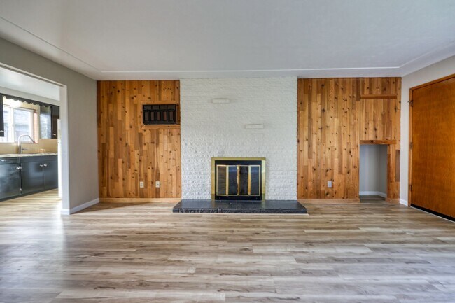 Building Photo - 503 N 5th Ave SW