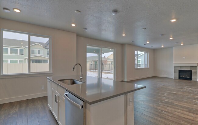 Building Photo - 5397 S Perlite Ave