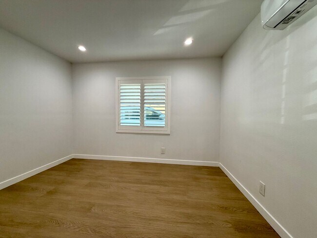 Building Photo - Charming 2 bed 2 bath home in Simi Valley!