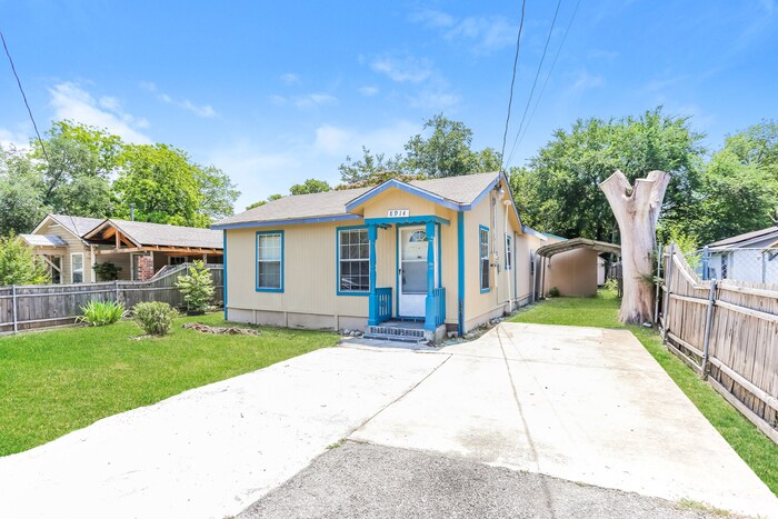 Building Photo - 8914 Cardella Ave