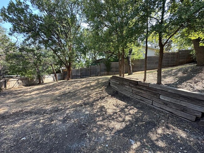 Building Photo - 2314 Farnswood Cir