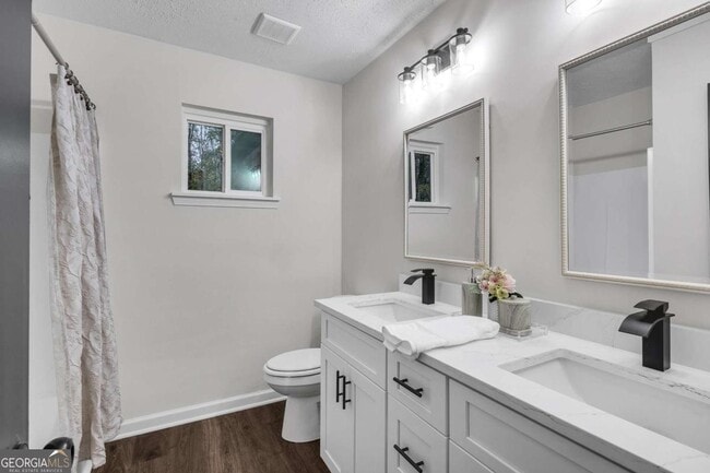 Building Photo - 6881 Hickory Hollow Dr