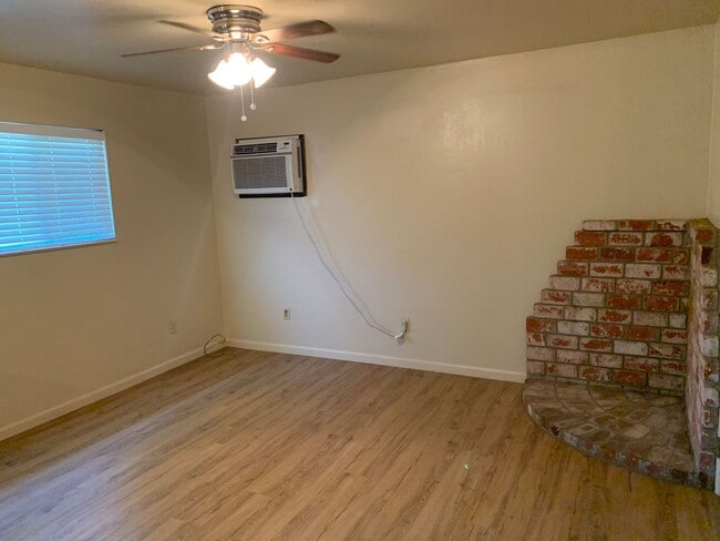 Building Photo - 535 1/2 N Orange Ave