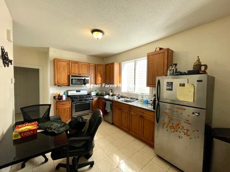 Building Photo - 68 Winchester St