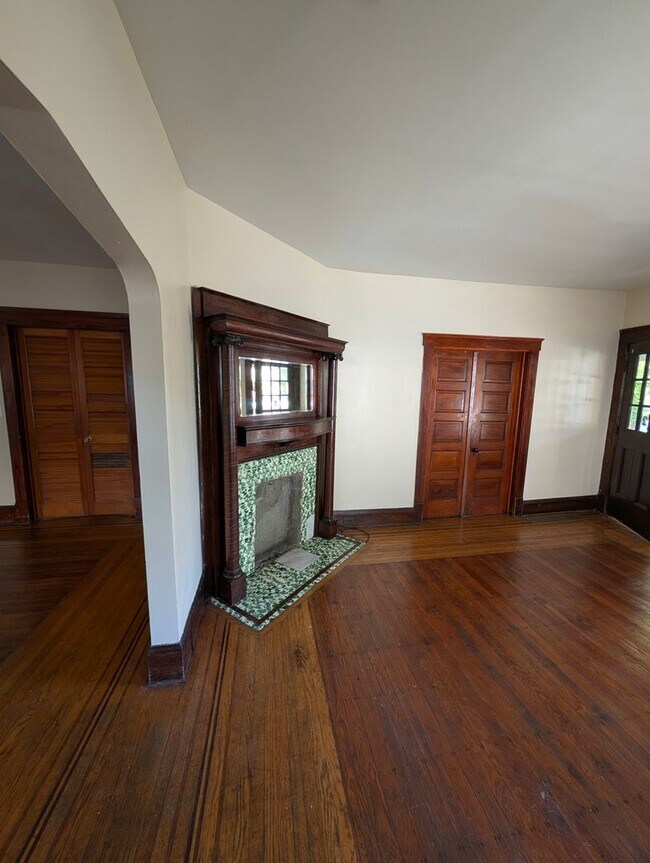Building Photo - 3-Bedroom Duplex