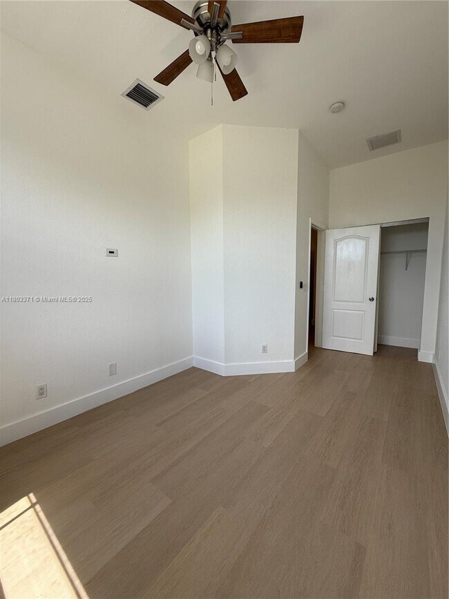 Building Photo - 1247 NE 23rd Ave