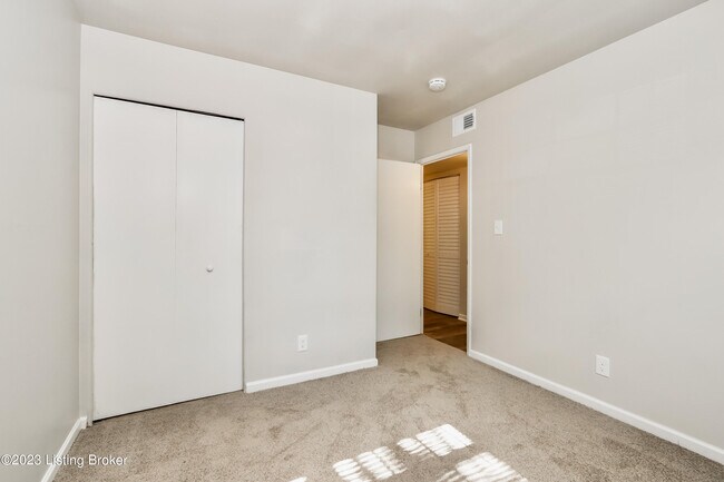 Building Photo - 413 Mac Brae Rd