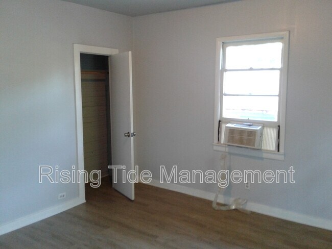 Building Photo - 220 58th Alley