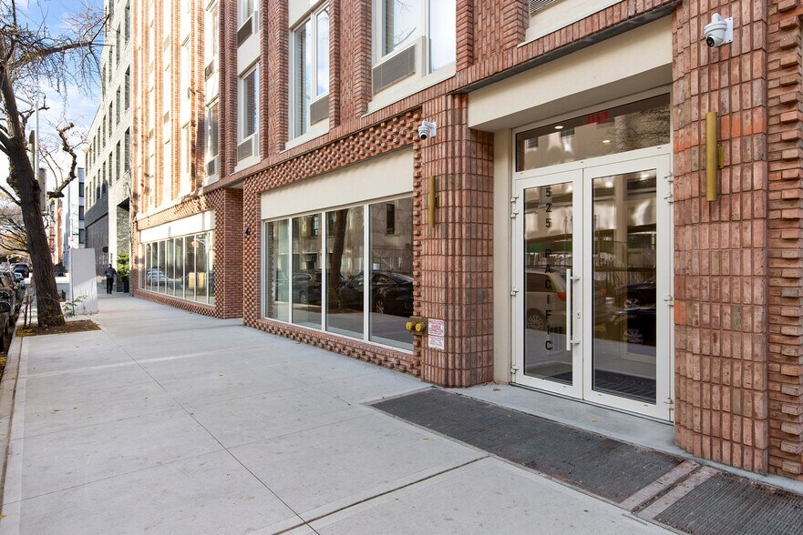 Building Photo - 525 Pacific St