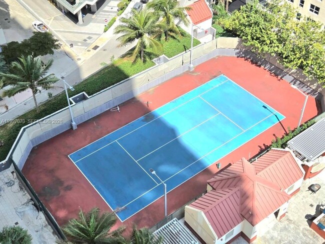 Building Photo - 1155 Brickell Bay Dr