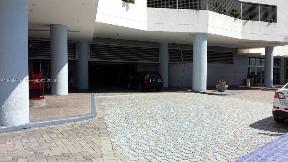 Building Photo - 325 S Biscayne Blvd