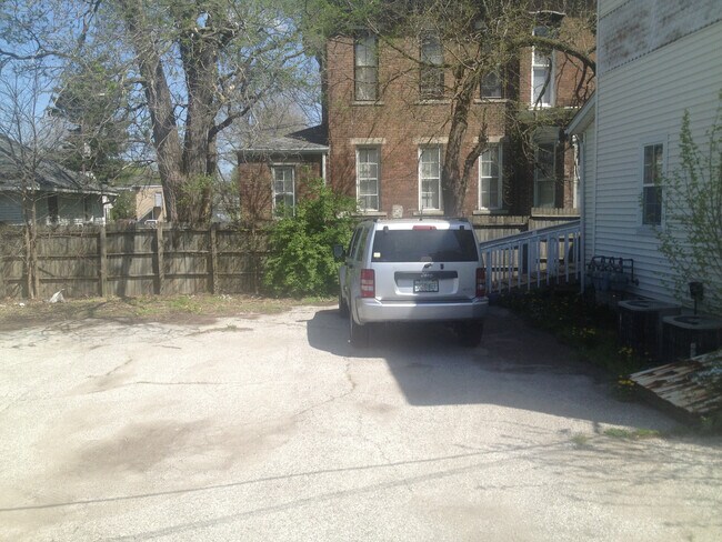 Building Photo - 818 N 10th St