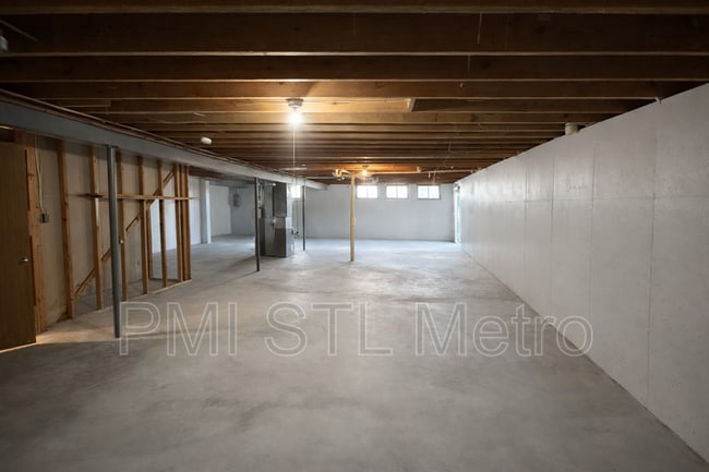 Building Photo - 3865 Kentucky Derby Dr