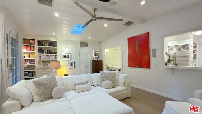 Building Photo - 1760 Nichols Canyon Rd