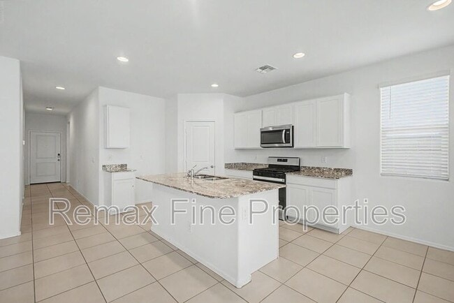 Building Photo - 15543 W Desert Hollow Dr