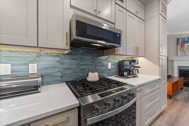 Building Photo - Charming Craftsman Home in the Heart of Apex | Renovated Kitchen, Fenced Yard, Garage & Lawn Care...