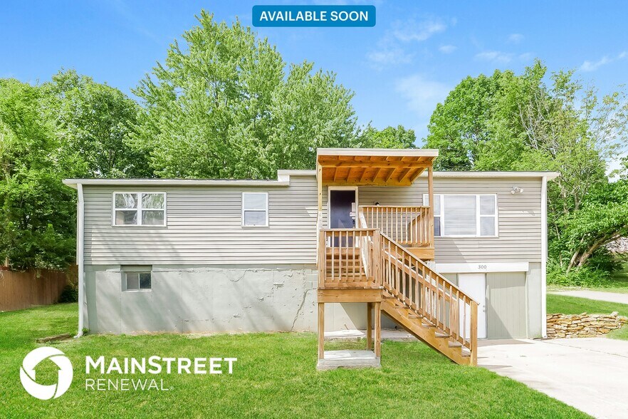Primary Photo - 300 E 164th Terrace