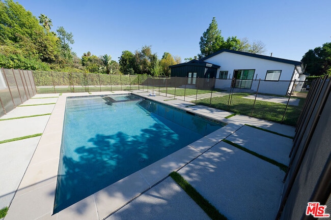 Building Photo - 19235 Strathern St