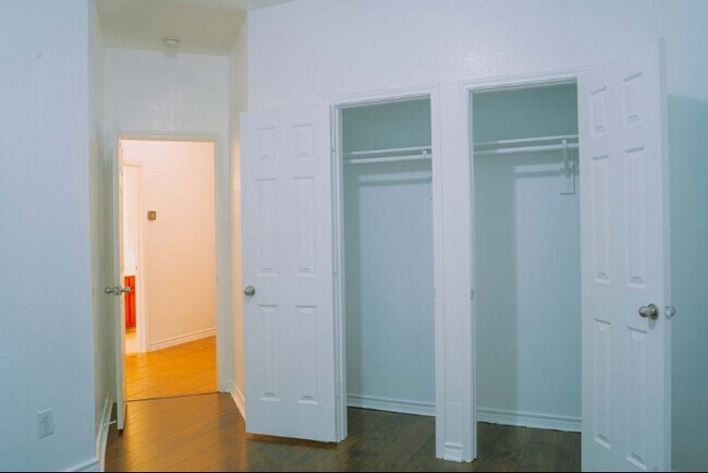 Building Photo - 614 Valencia Dr
