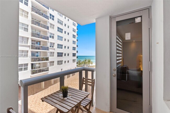 Building Photo - 6039 Collins Ave