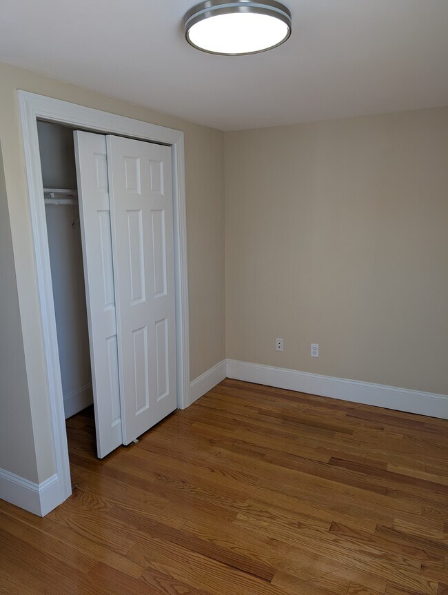 Building Photo - 9 Wall St