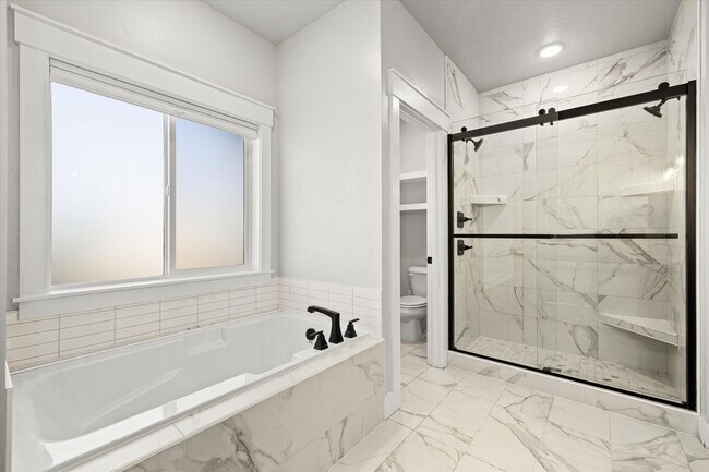 Building Photo - Luxury 4-Bedroom Home for Rent in Dry Cree...