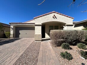 Building Photo - 3 Bed and 3 Bath