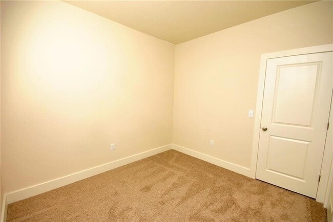 Building Photo - 2222 Creekside Ln