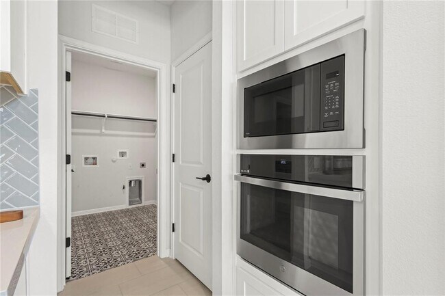 Building Photo - 1128 Villa Rialto View