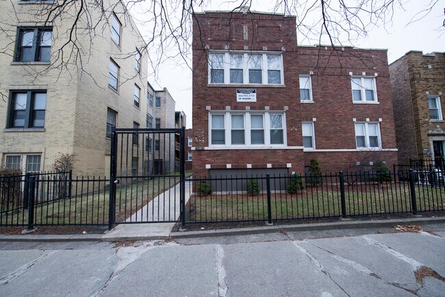 Building Photo - 7948 S Hermitage Ave Chicago, IL 60620