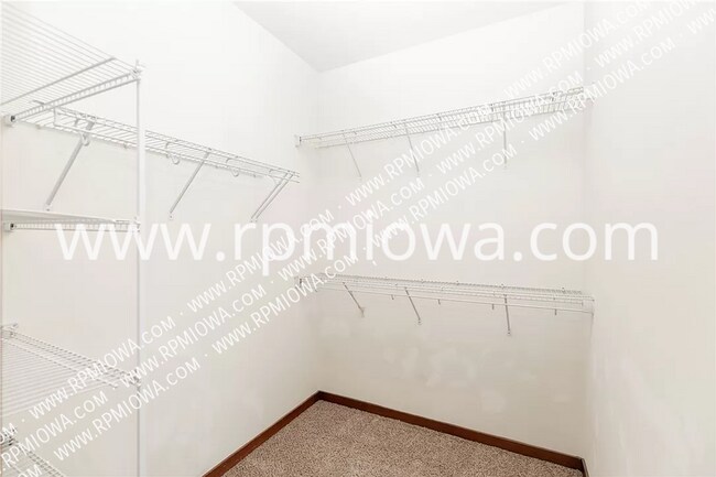 Building Photo - 1127 90th St