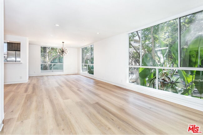 Building Photo - 301 Rexford Dr