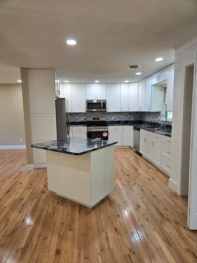Building Photo - 108 Potomac Cir