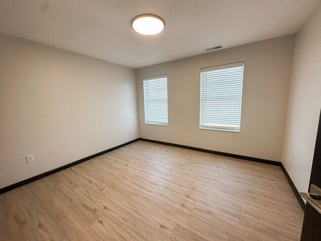 Building Photo - New! Beautiful 2 Bed, 2 Bath Apartment in PRIME location! Furnished & Unfurnished Options Available!