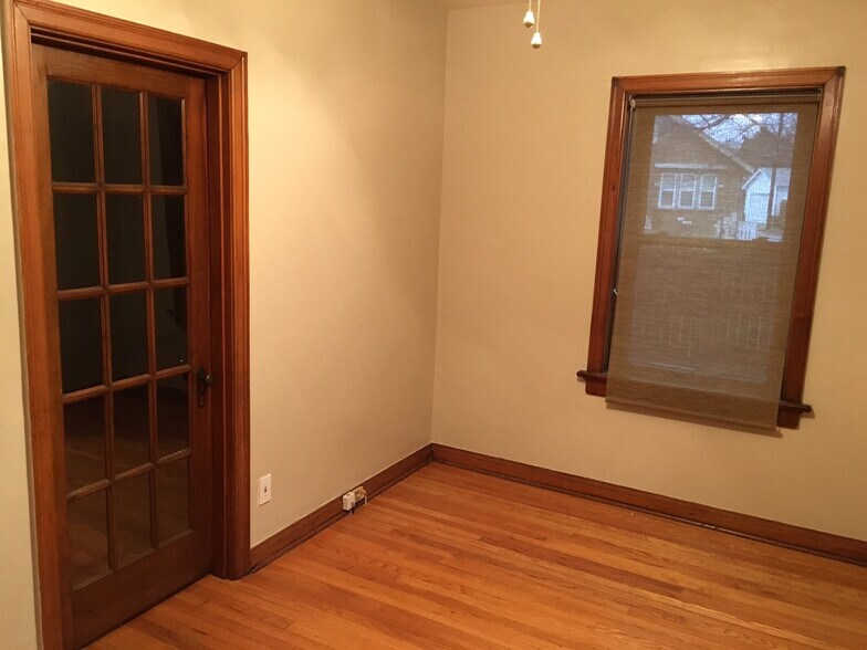 Den / Sun Room. - 6000 Carlsbad Avenue