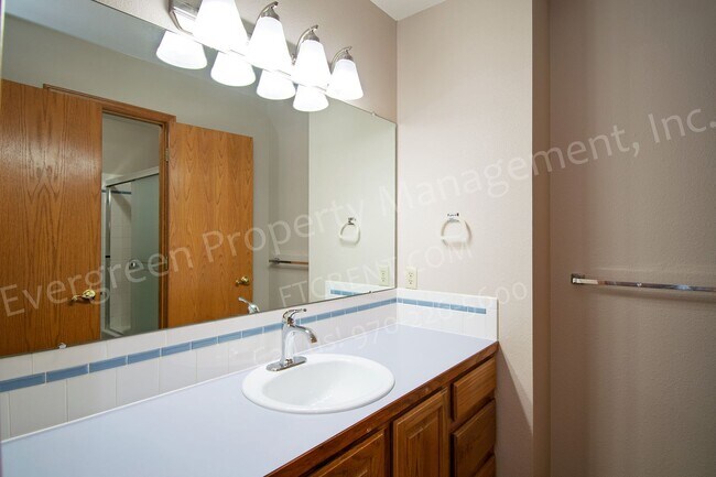 Building Photo - 6437 Edgeware St