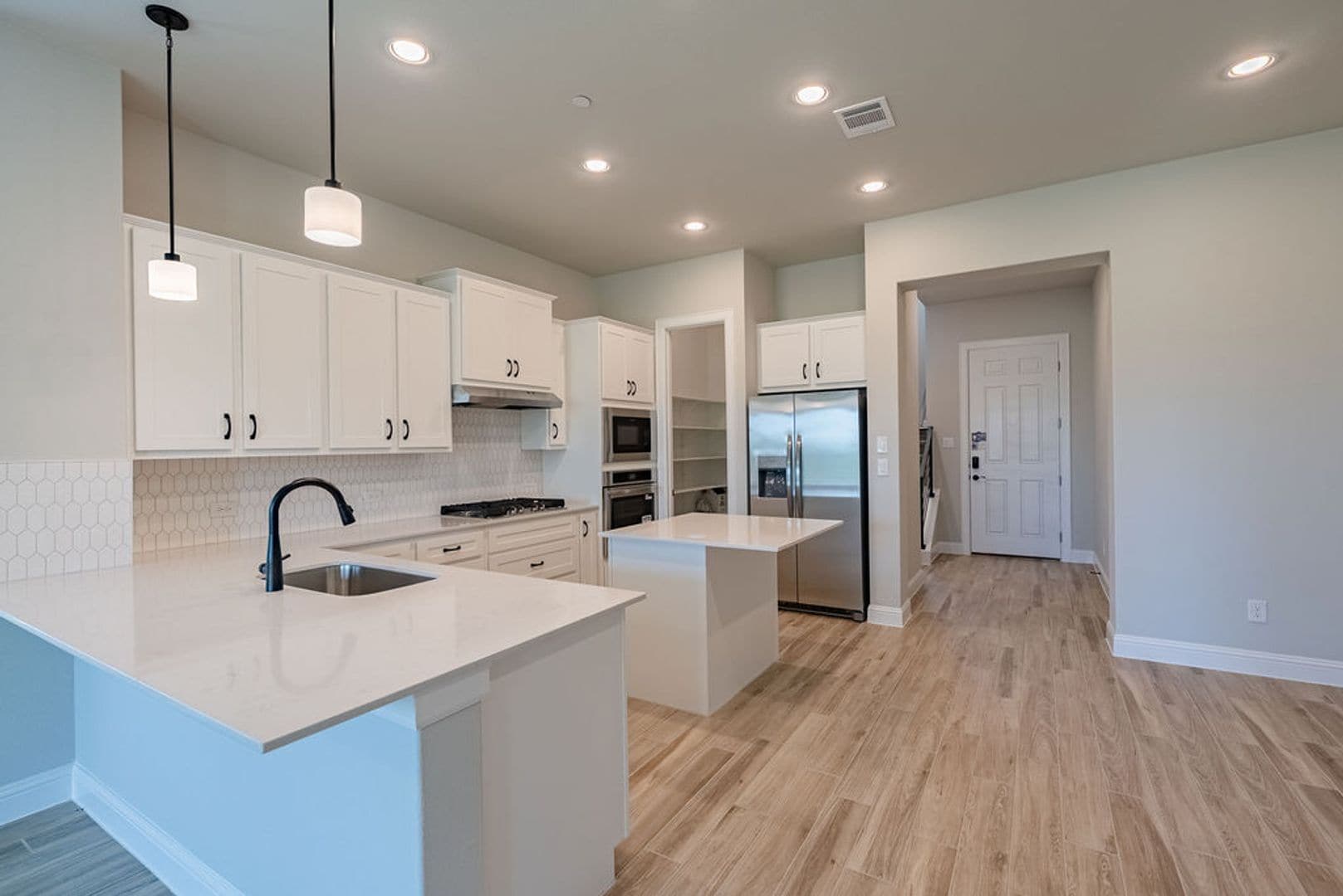 Building Photo - 600 C-Bar Ranch Trl