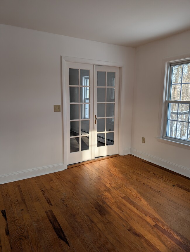 French doors into kitchen - 422 ME-41