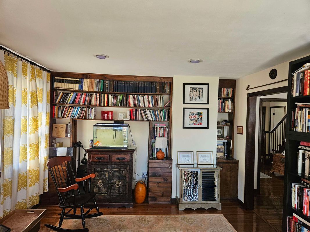 Building Photo - 13 Mitchell