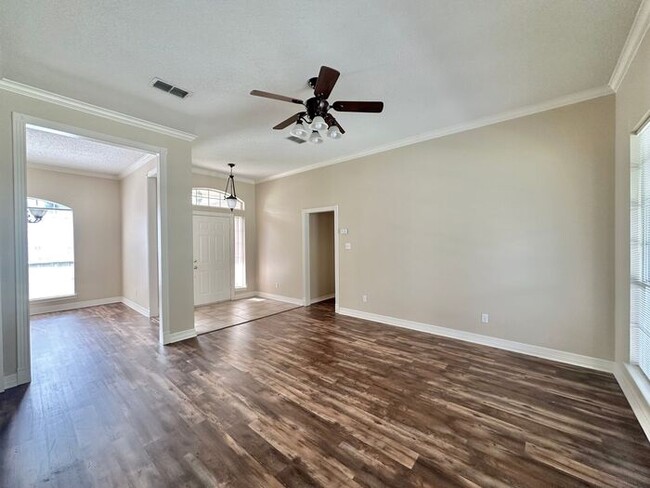 Building Photo - Stunning 3-Bedroom Home in Prime South Tyl...