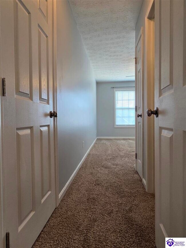 Building Photo - 153 Twin Lakes Dr