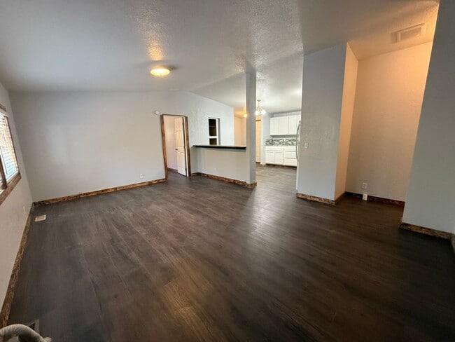 Building Photo - Newly Remodeled Home - Fully Fenced and Gated