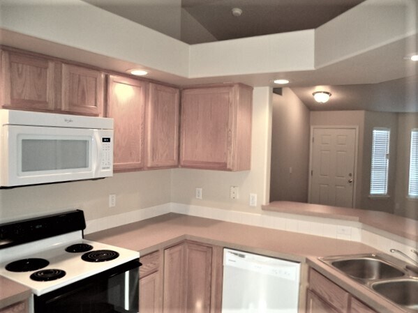Building Photo - 10513 W Hazelwood Dr