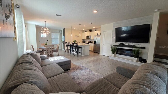 Building Photo - 16221 Admirals Cove Ln