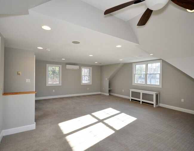 Building Photo - 66 Southfield Cir
