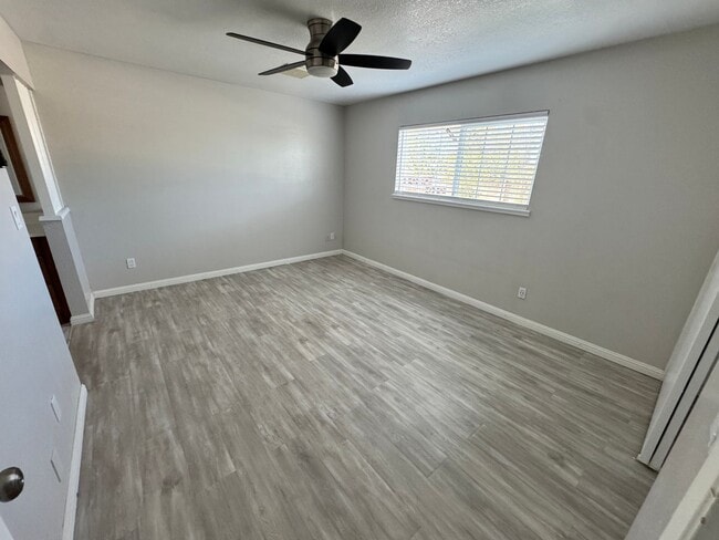 Building Photo - Beautifully renovated 3-bedroom, 2-bathroom