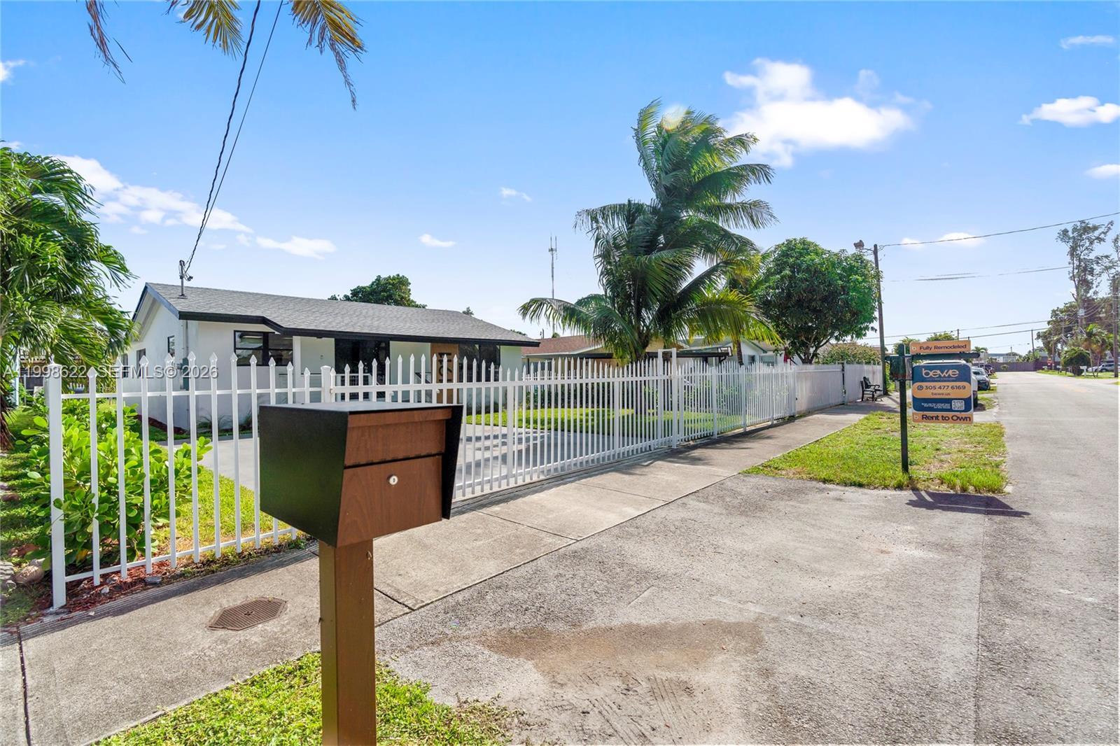 Building Photo - 1911 SW 57th Ave